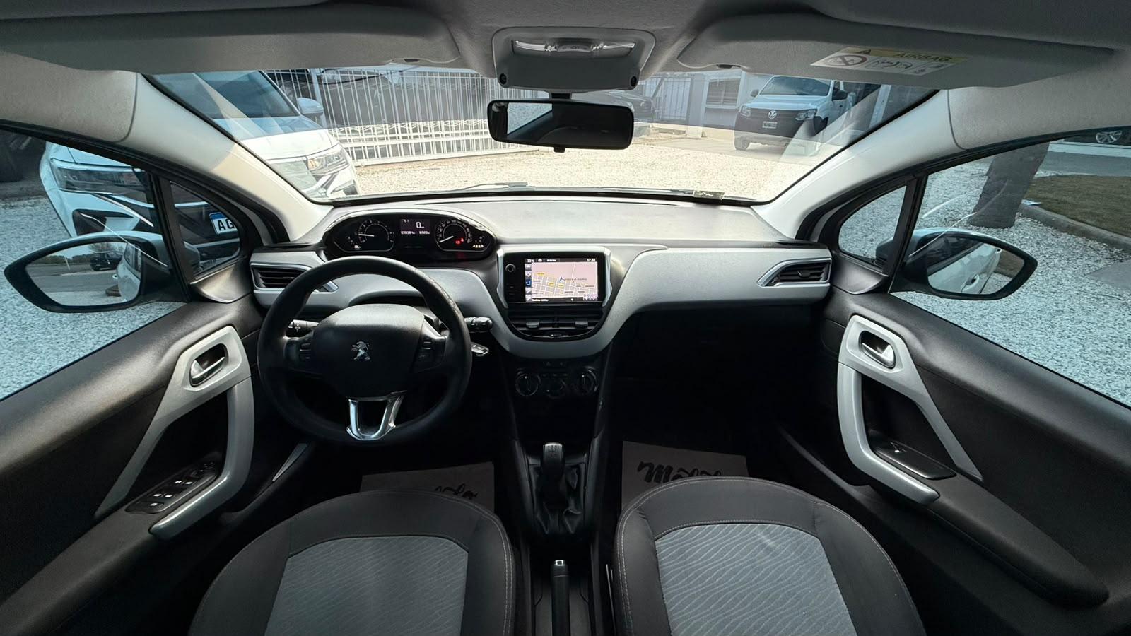 PEUGEOT - 208   ALLURE   TOUCHSCREEM    1.5  - MANUAL  - 2015